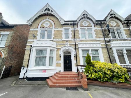 Flat Alexandra Road in Leicester