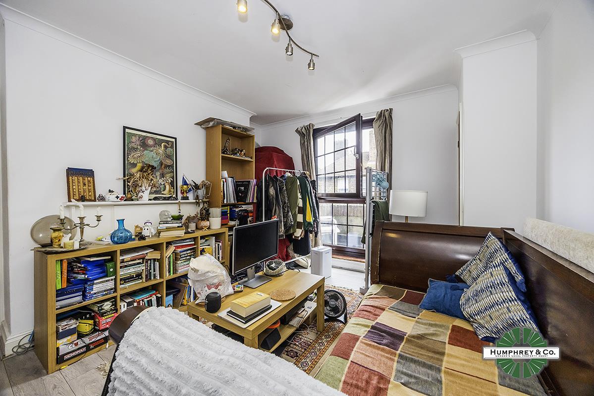 Flat Murray Grove in Greater London