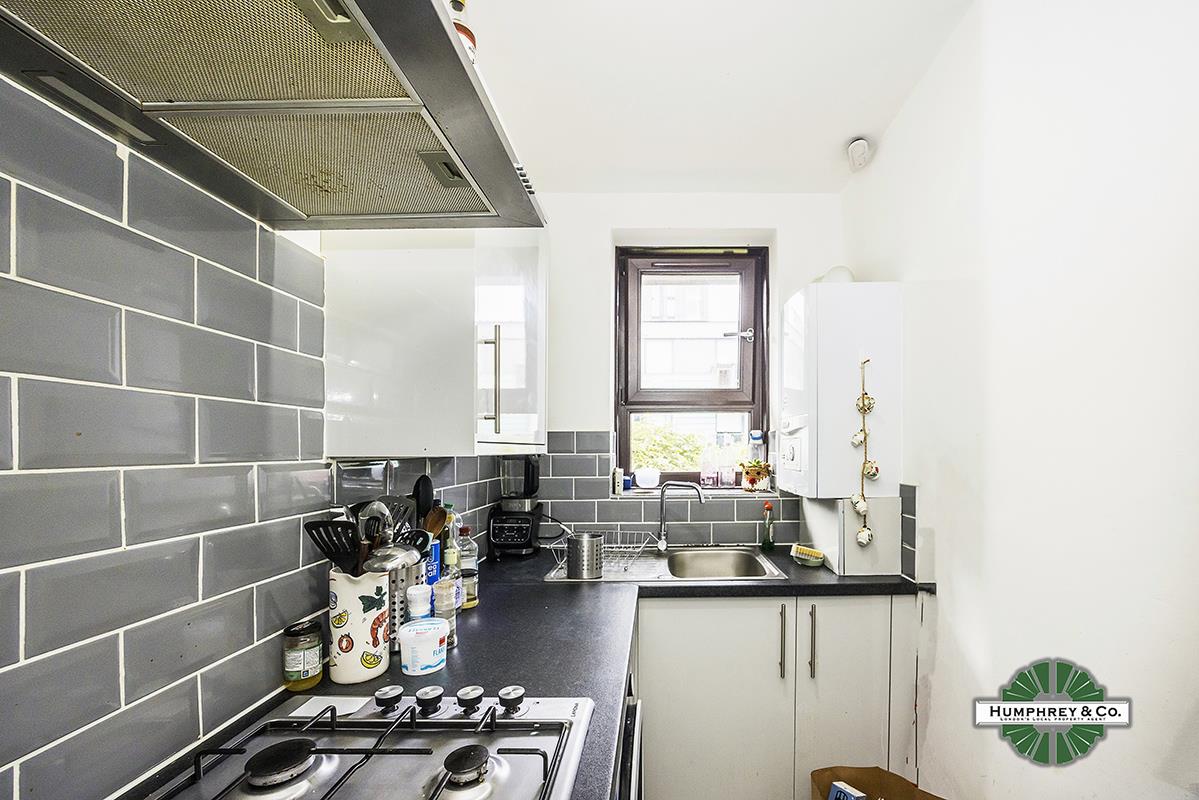 Flat Murray Grove in Greater London