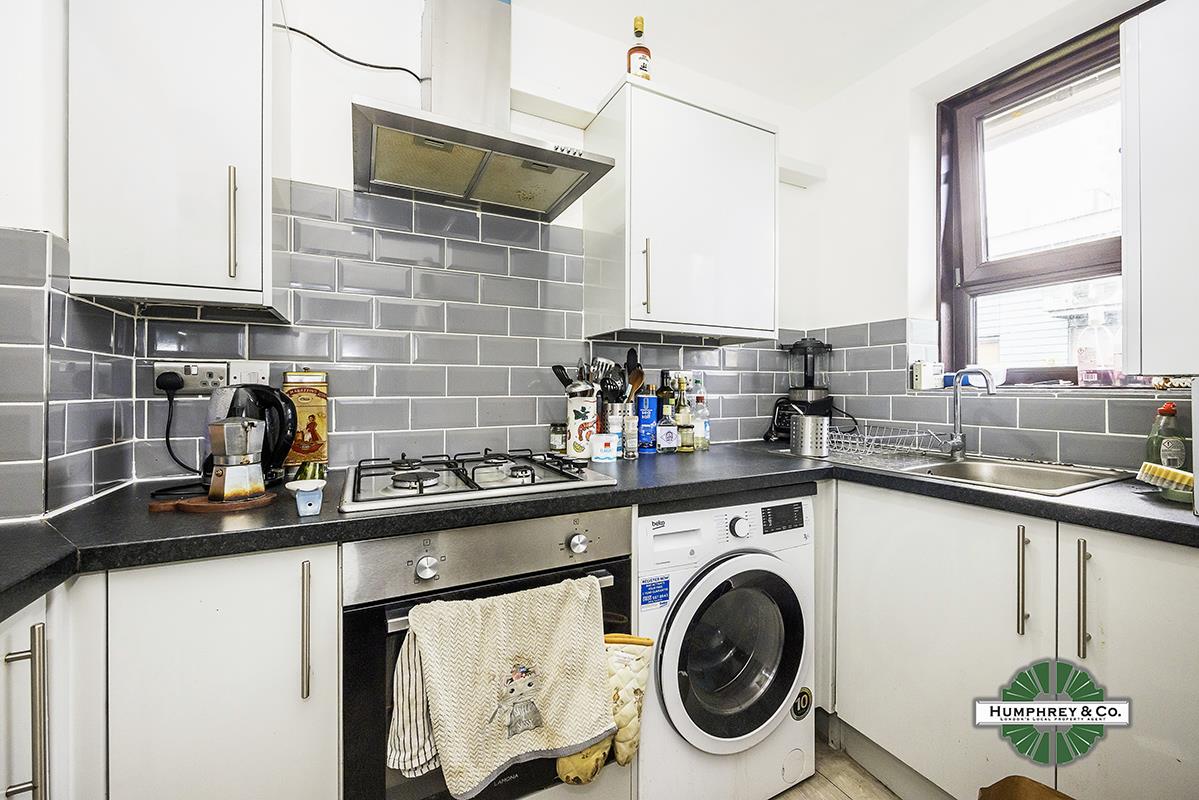 Flat Murray Grove in Greater London