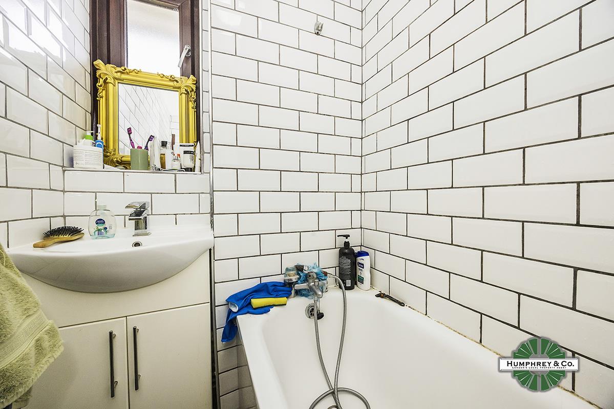 Flat Murray Grove in Greater London