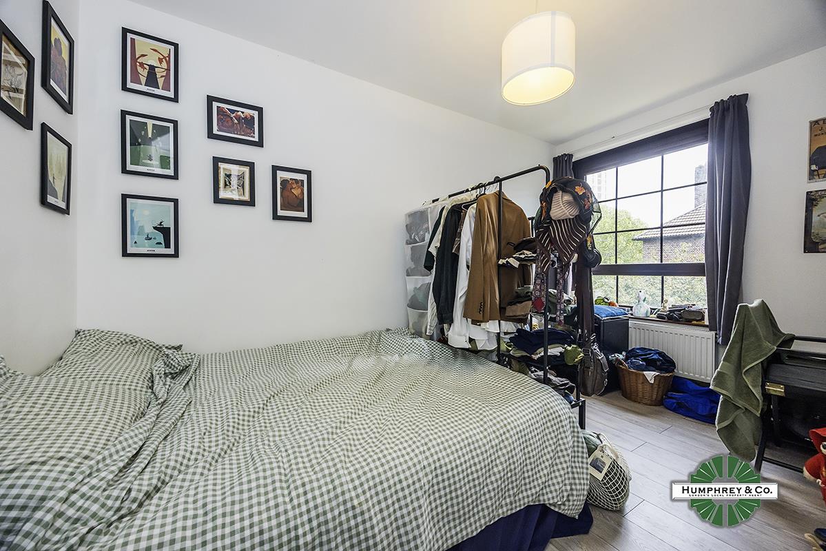 Flat Murray Grove in Greater London