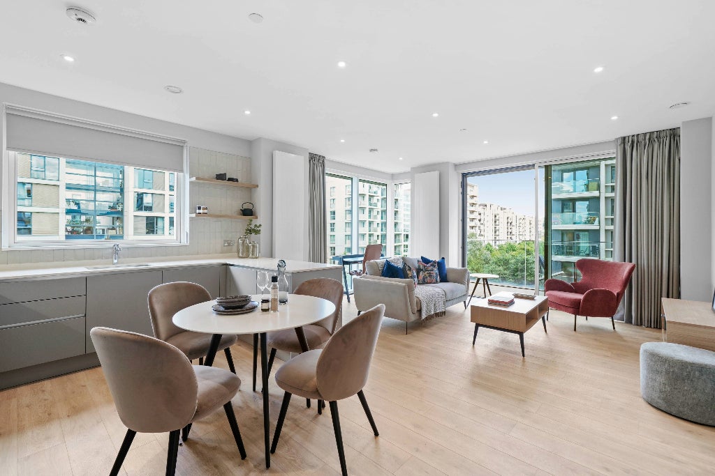 Flat Anthems Way in Greater London