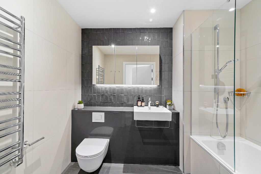 Flat Anthems Way in Greater London