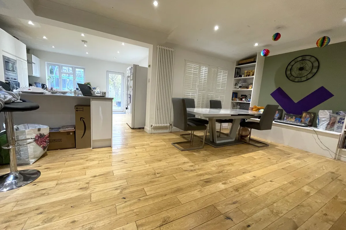 Flat Ridgehurst Avenue in Three Rivers