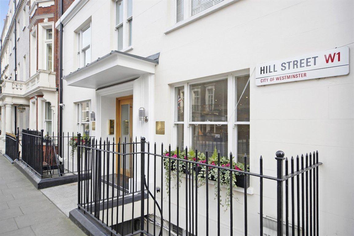 Flat Hill Street in City of Westminster