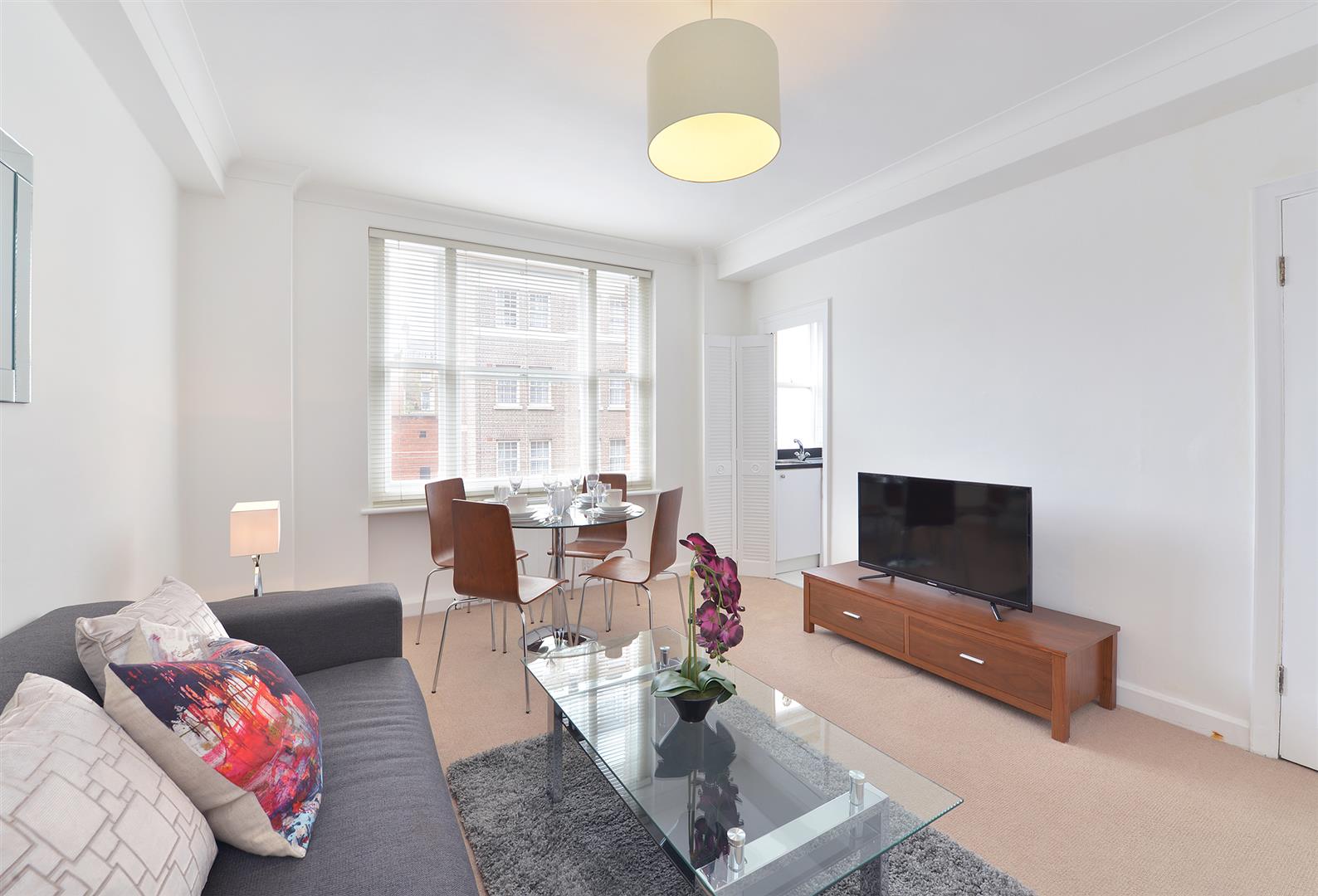 Flat Mortimer Street in City of Westminster
