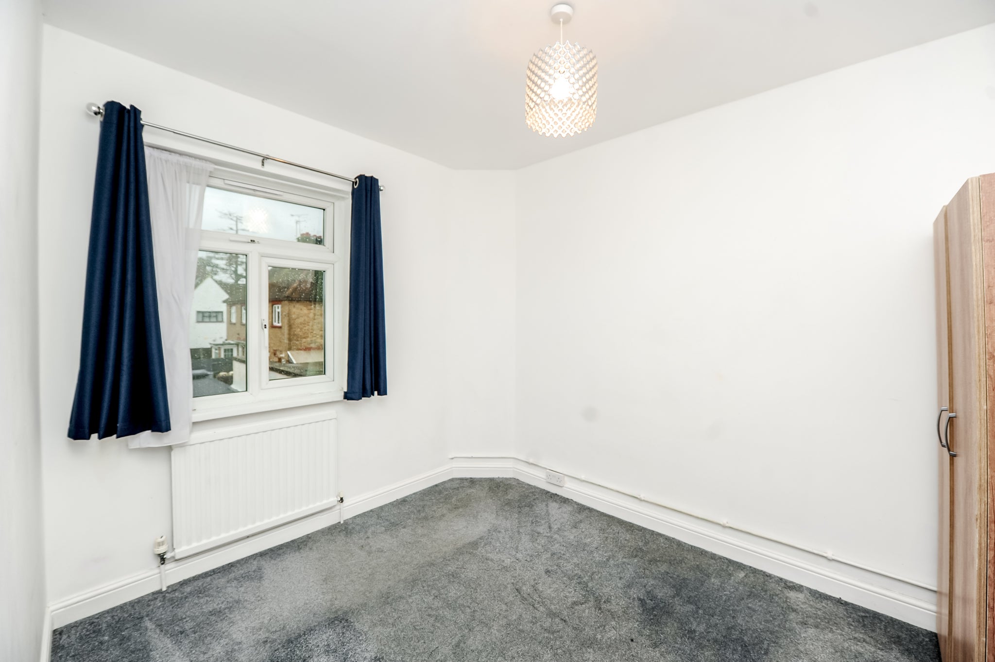 Flat Pinner Green in Greater London