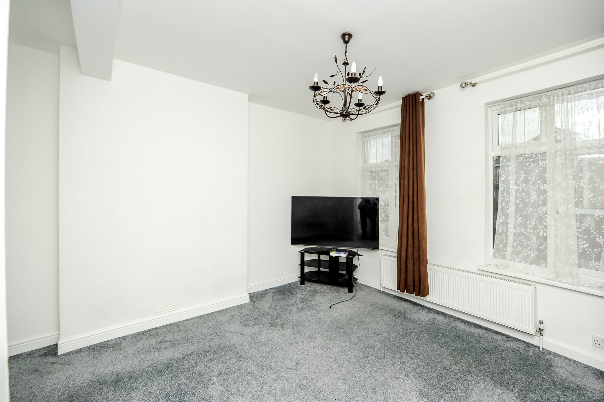 Flat Pinner Green in Greater London