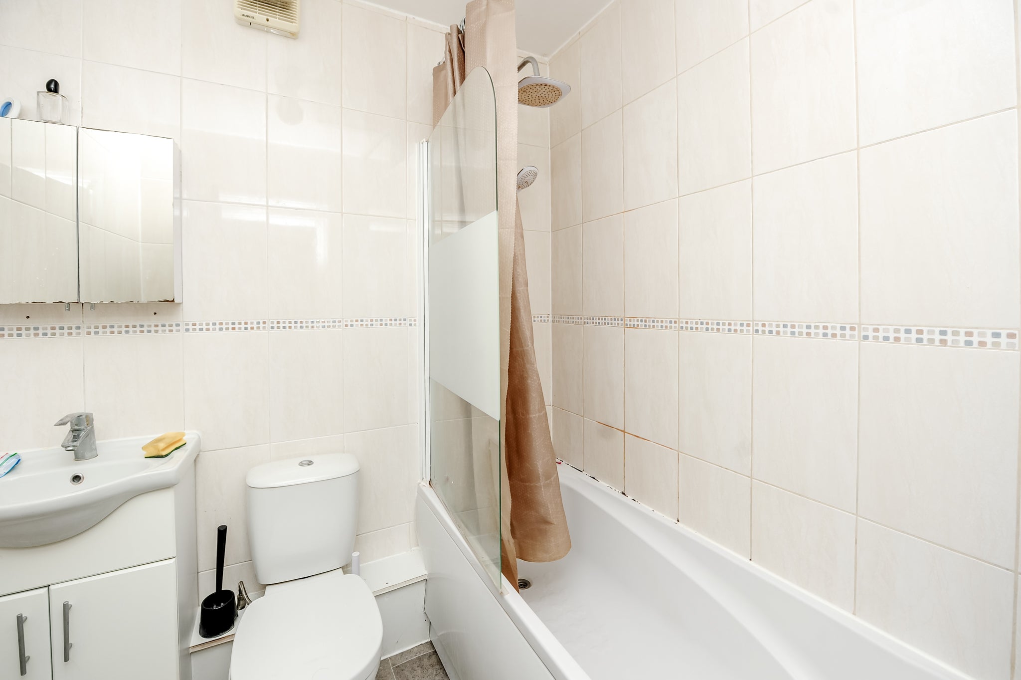 Flat Pinner Green in Greater London