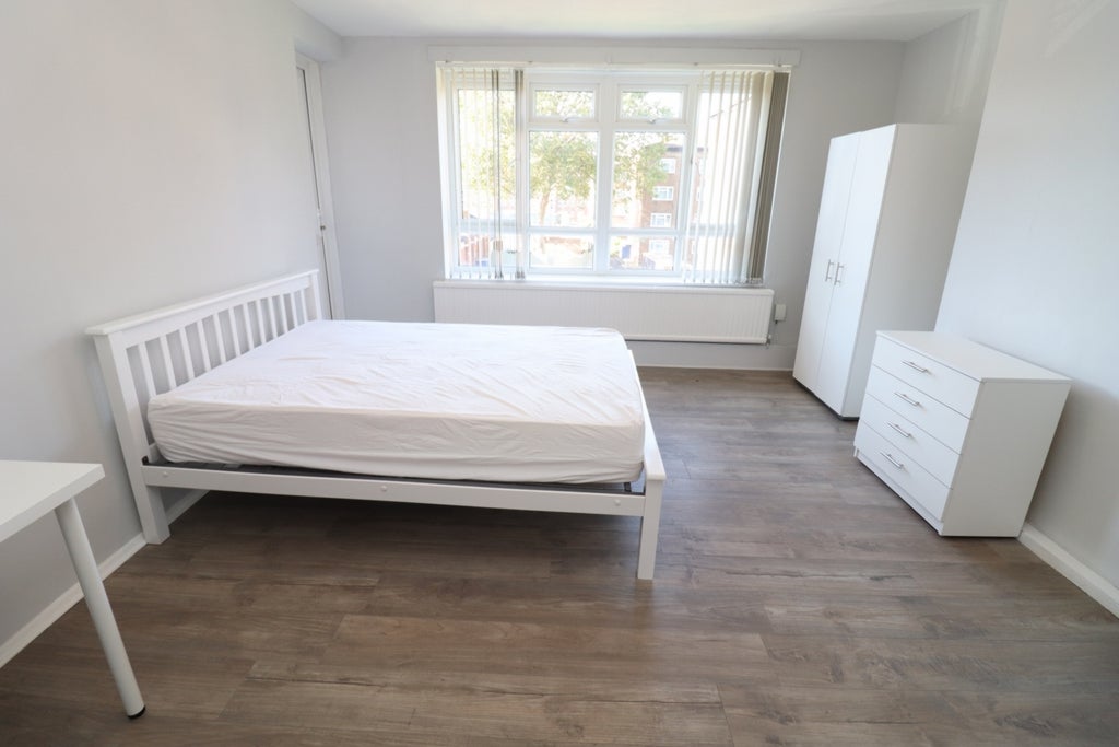 Room Globe Road in Greater London