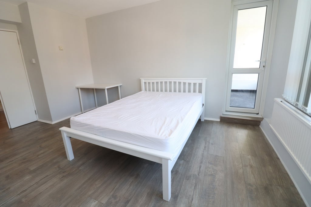 Room Globe Road in Greater London