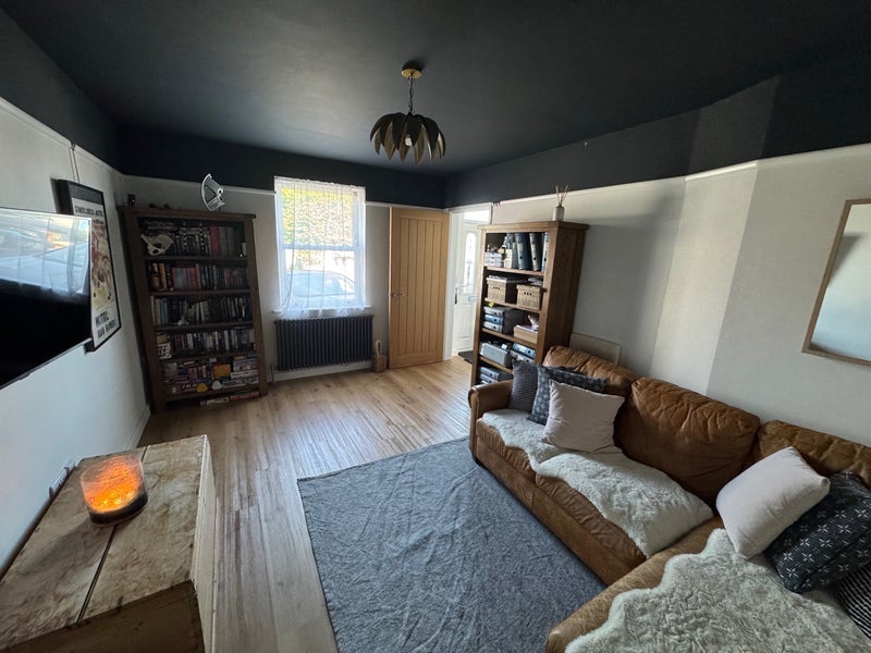 Room Fairmile Road in Christchurch