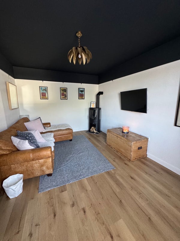 Room Fairmile Road in Christchurch