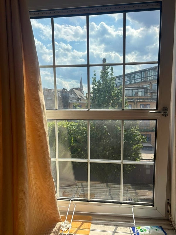Room Quaker Street in Greater London