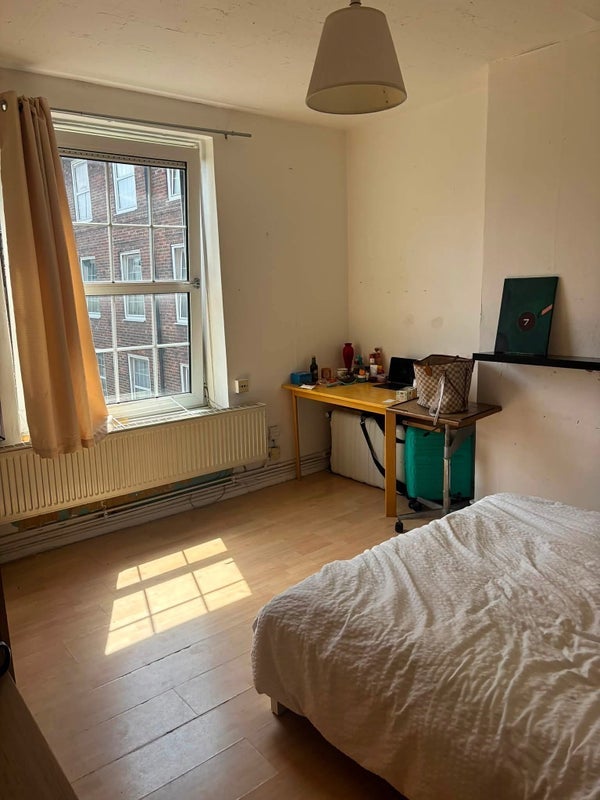 Room Quaker Street in Greater London