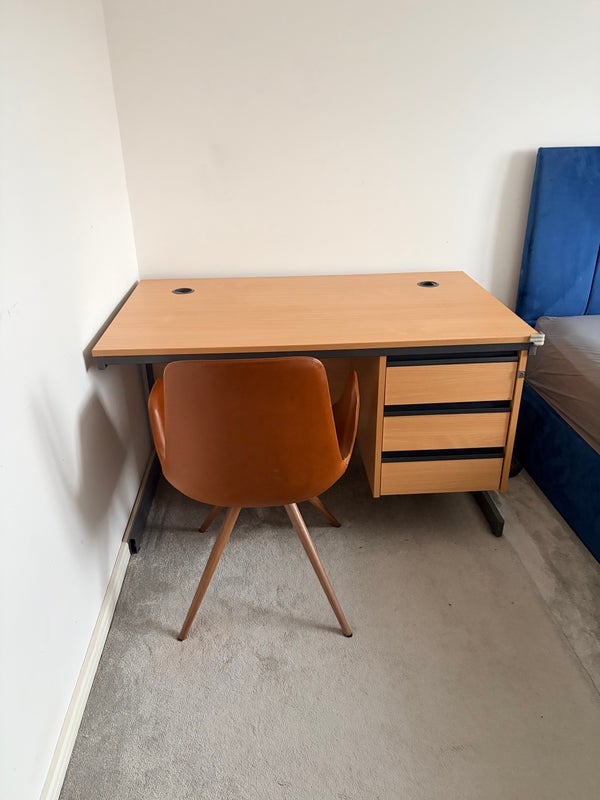 Room Crown Green Close in Birmingham