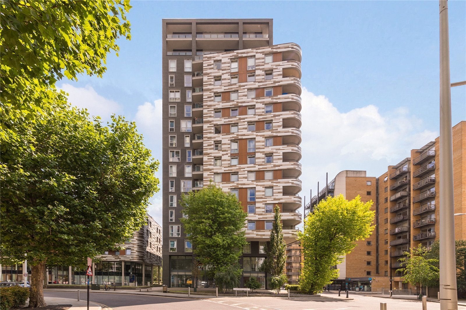 Flat Dockyard Lane in Greater London
