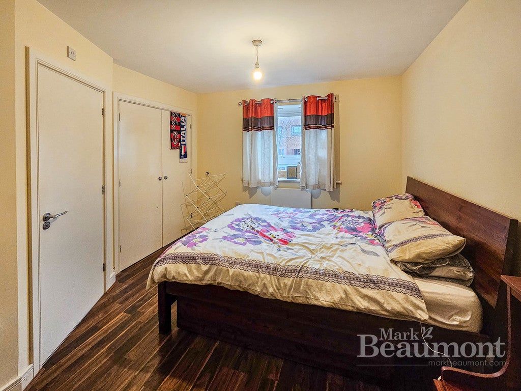 Flat Stainton Road in Greater London