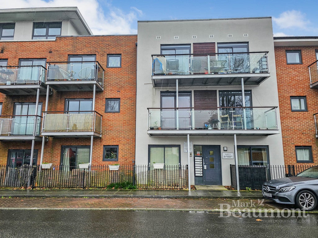 Flat Stainton Road in Greater London