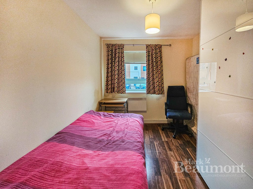 Flat Stainton Road in Greater London