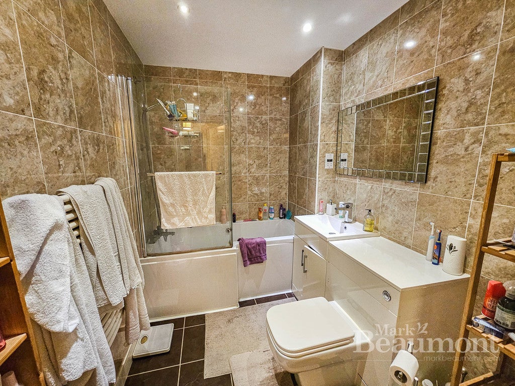 Flat Stainton Road in Greater London