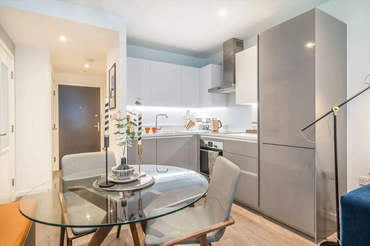 Flat Juniper Drive in Greater London