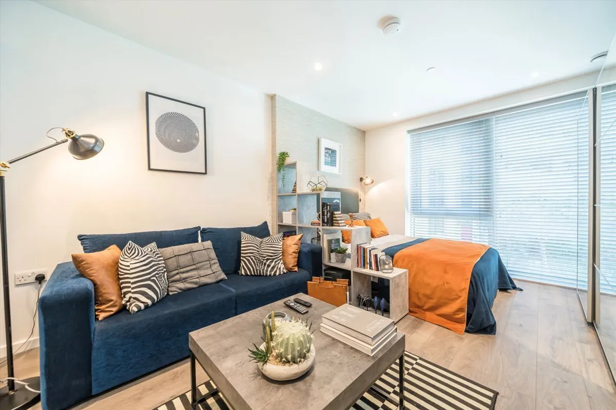 Flat Juniper Drive in Greater London
