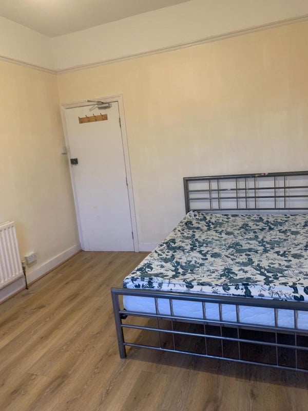 Room High Street in Greater London