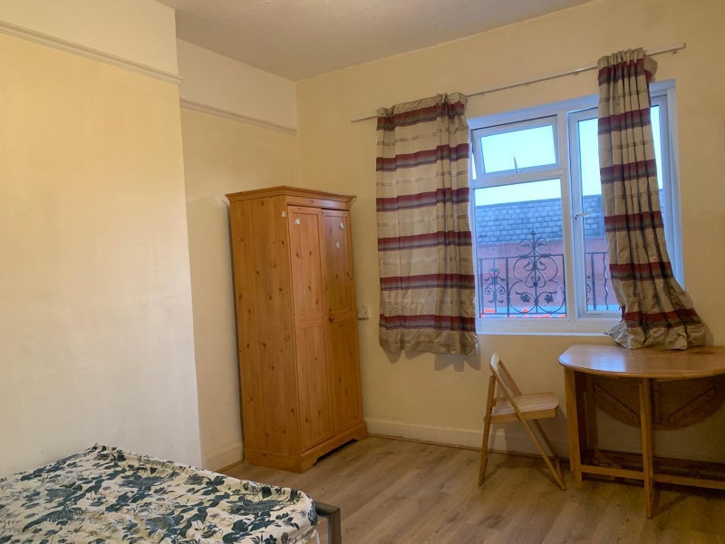 Room High Street in Greater London