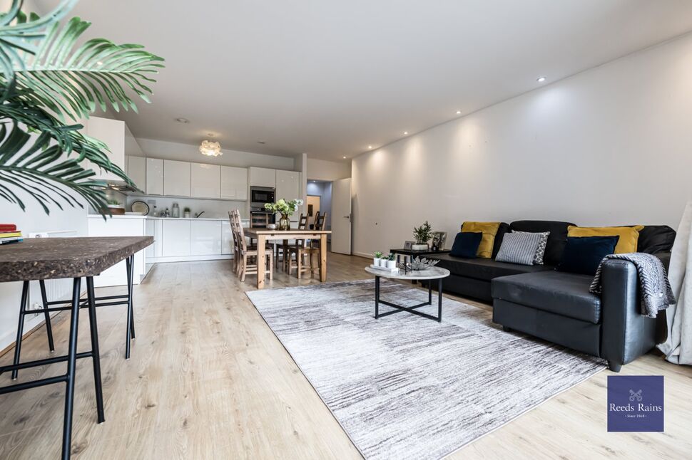 Flat Gibson Road in Greater London