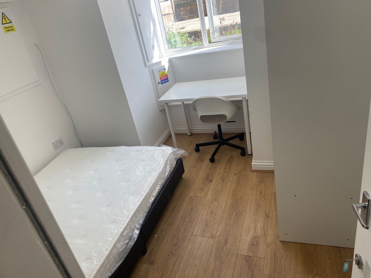 Room Ash Road in Leeds