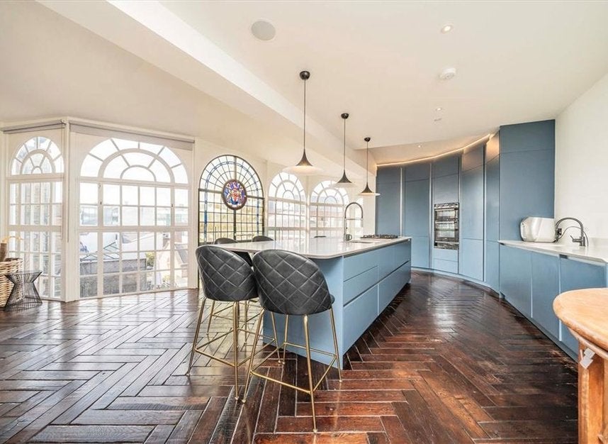 Flat Bermondsey Street in Greater London