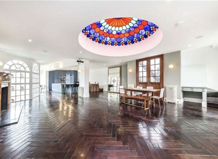 Flat Bermondsey Street in Greater London