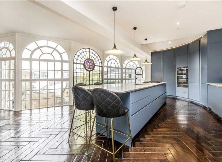 Flat Bermondsey Street in Greater London