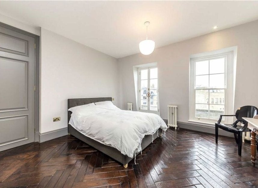 Flat Bermondsey Street in Greater London
