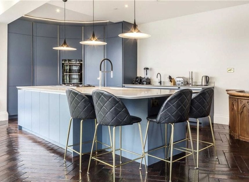 Flat Bermondsey Street in Greater London
