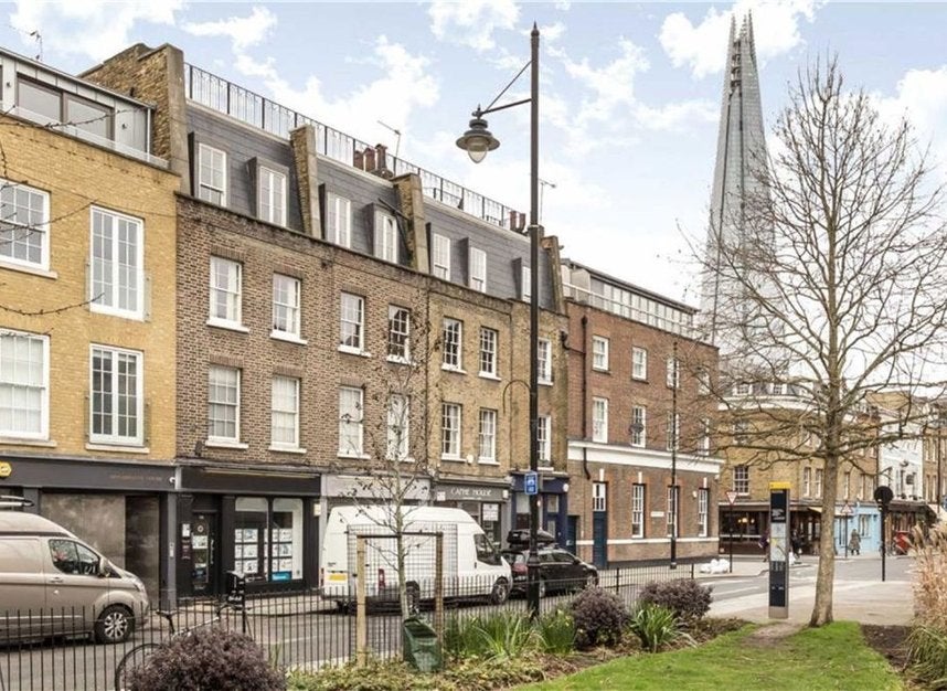 Flat Bermondsey Street in Greater London