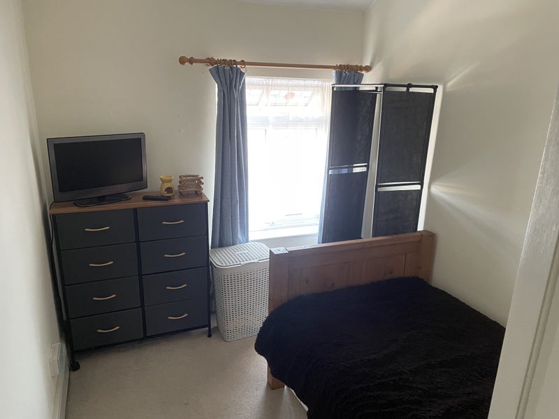 Room Bankside Road in Bristol