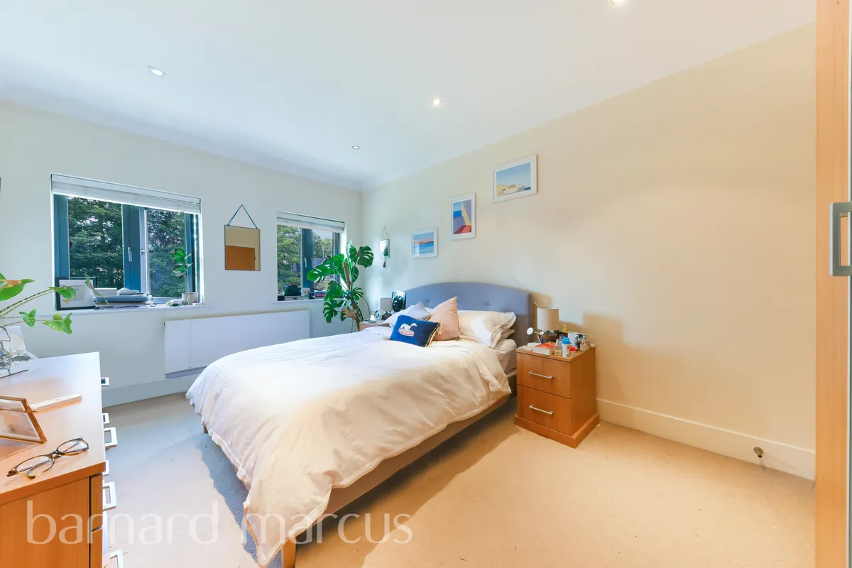 Flat Putney Bridge Road in Greater London