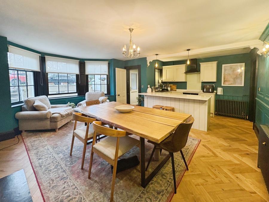 Flat Clarence Square in Cheltenham