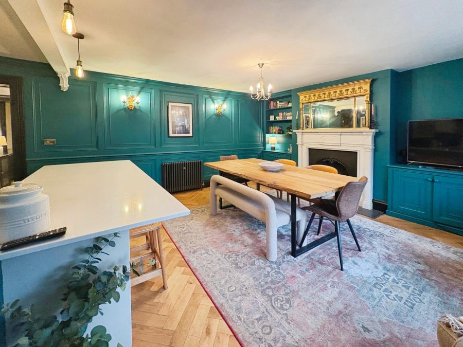 Flat Clarence Square in Cheltenham