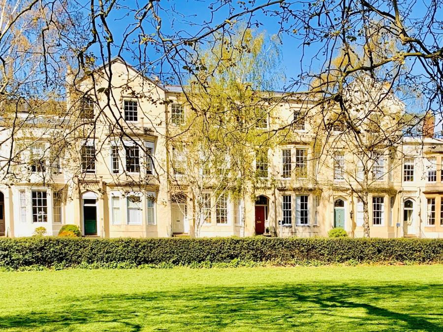Flat Clarence Square in Cheltenham