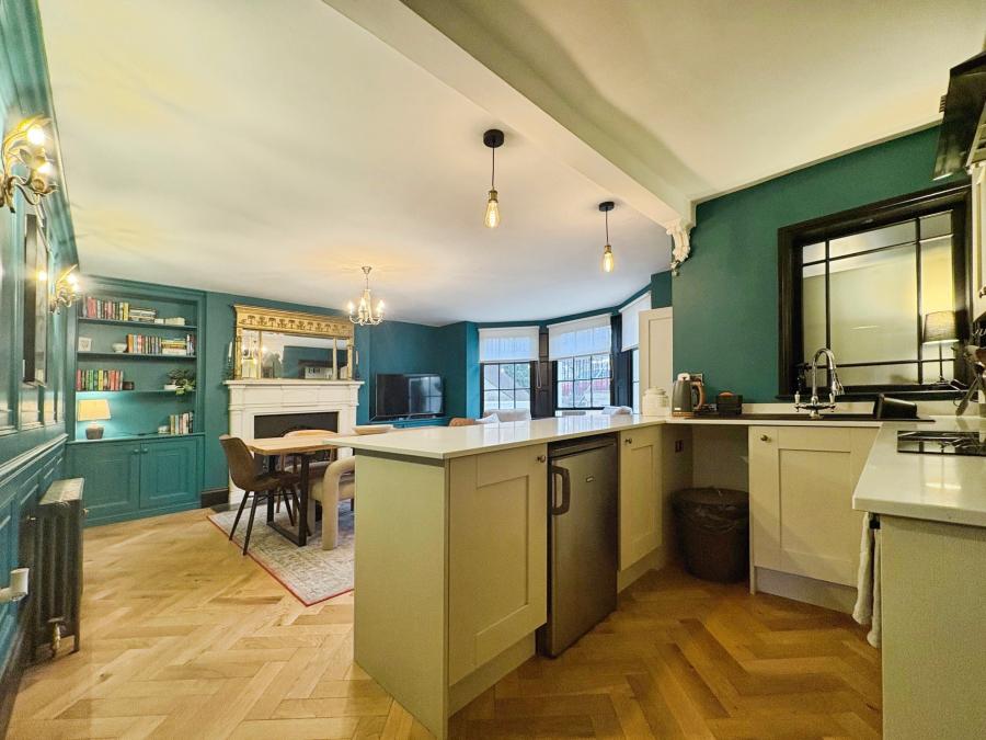 Flat Clarence Square in Cheltenham