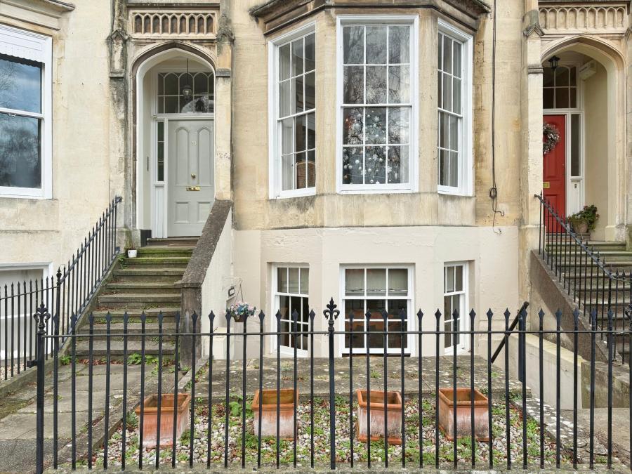 Flat Clarence Square in Cheltenham