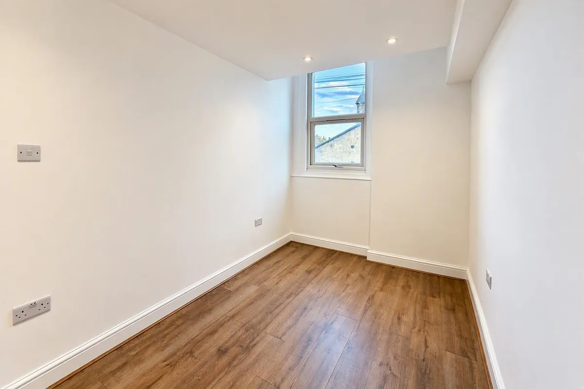 Flat Gambole Road in Greater London