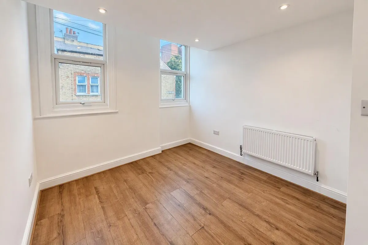 Flat Gambole Road in Greater London