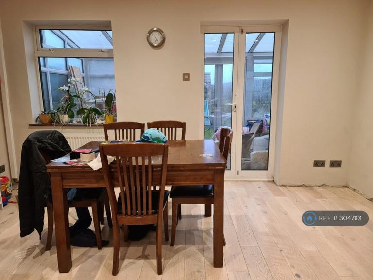 Room Hillfield Road in Sevenoaks