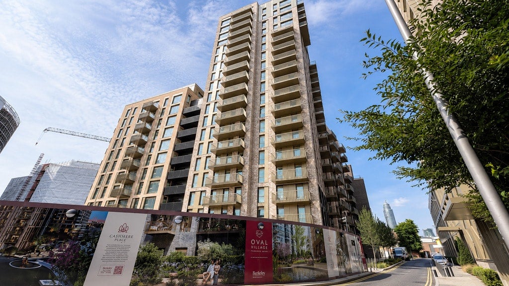 Flat Vauxhall Street in Greater London