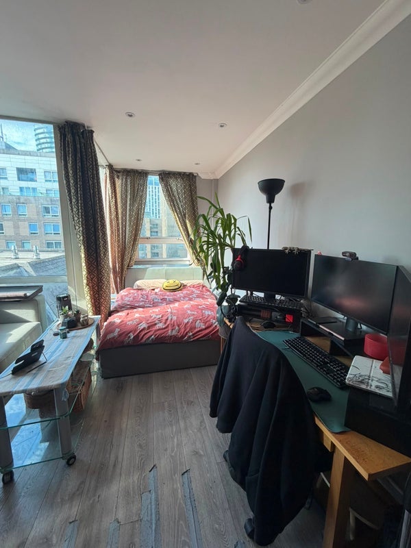 Room Lanark Square in Greater London